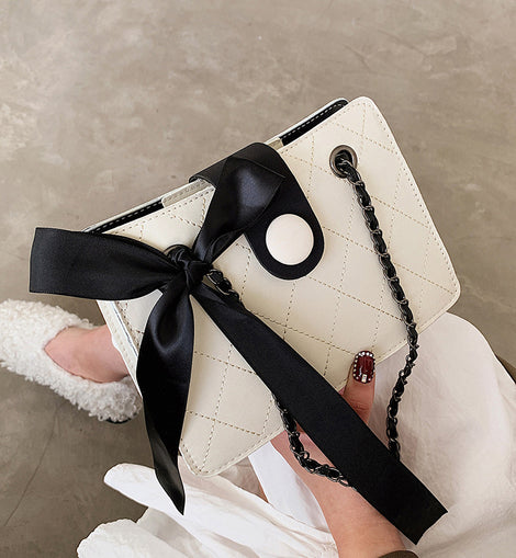 Textured Fashion Chain Shoulder Messenger Handbag